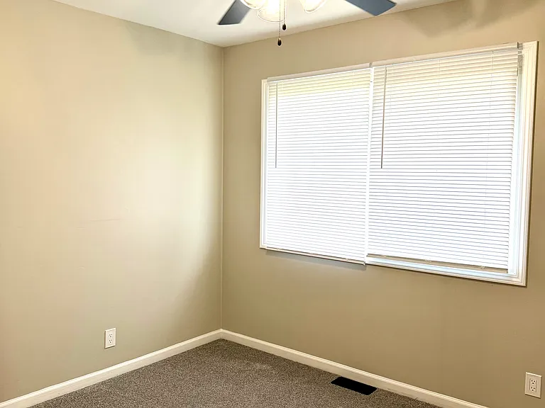 2338 Carnation Dr — Photo 10