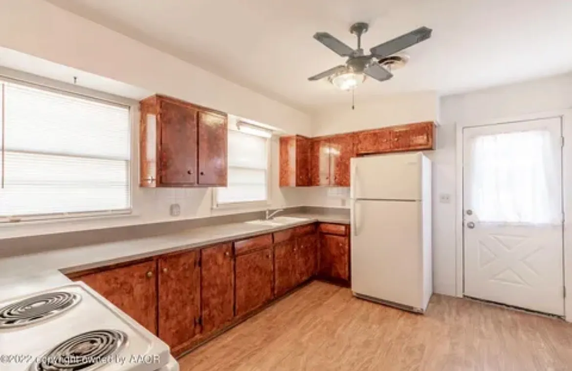 3 bed, 1056 sqft, $2,400 — Photo 1