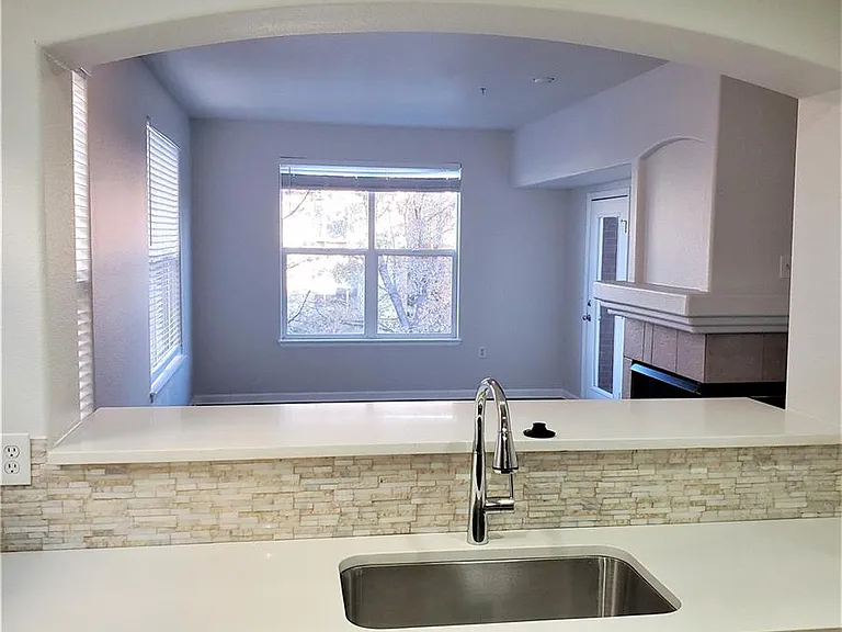 1747 N Pearl St #201 — Photo 8