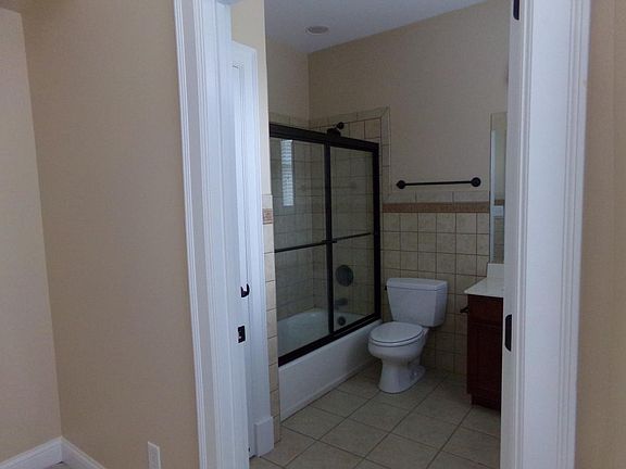 2nd bedroom bath