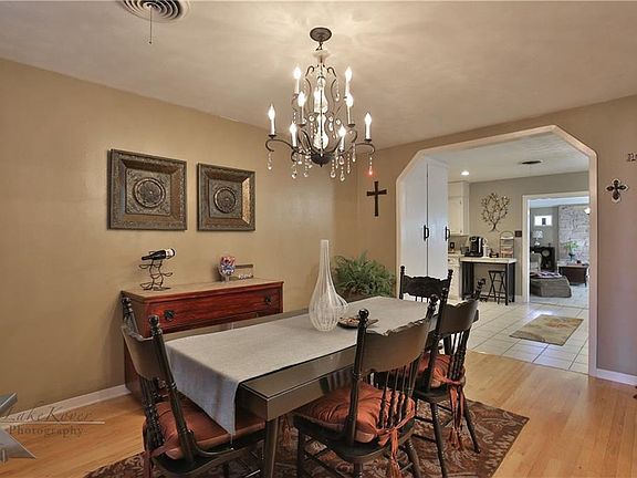 4th image of 4048 Laurel Dr
