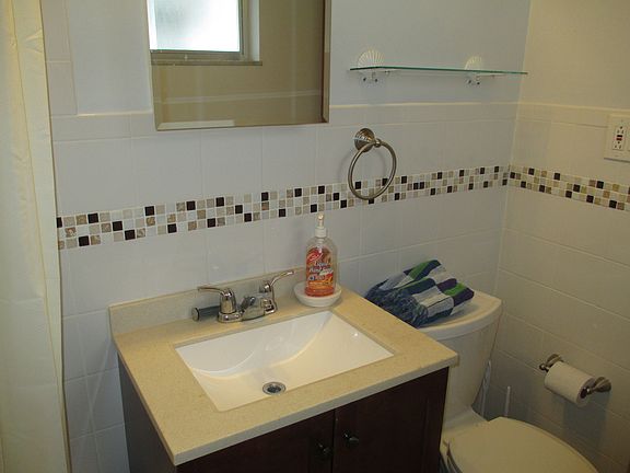 4th image of 22 S Sperling Ave APT A