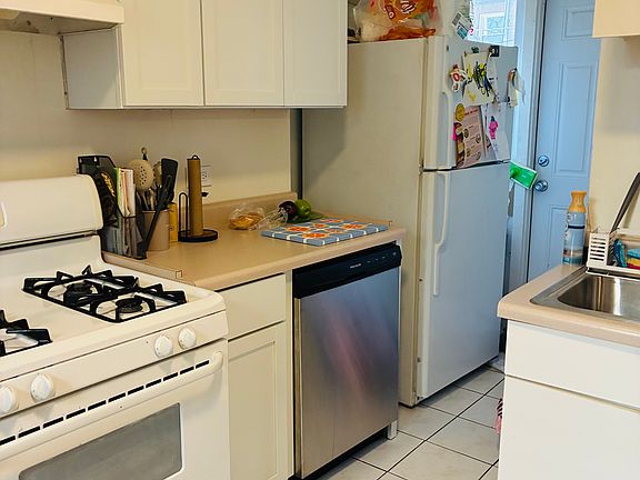 5th image of 1011 Garnett Place 1/2
