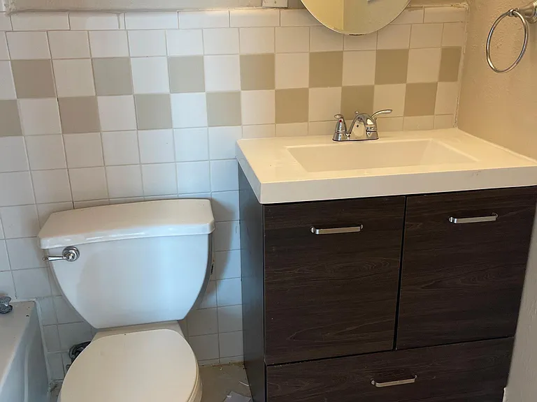 711 Royal Crest Dr — Photo 18