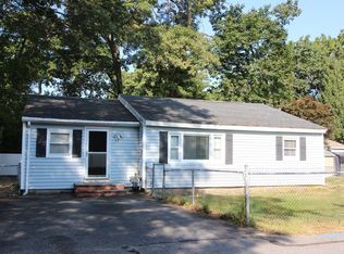 98 7th St, Tewksbury, MA 01876