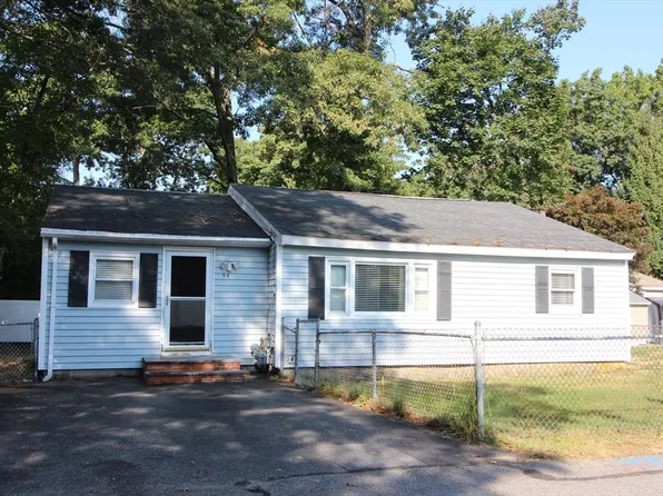 98 7th St, Tewksbury, MA 01876