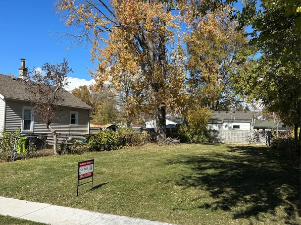 21189 Abrahm St, Clinton Township, MI 48035