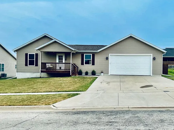 3709 Monaghan Dr, Waverly, IA 50677