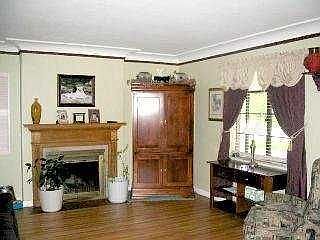 4th image of 2336 Kenwood Blvd