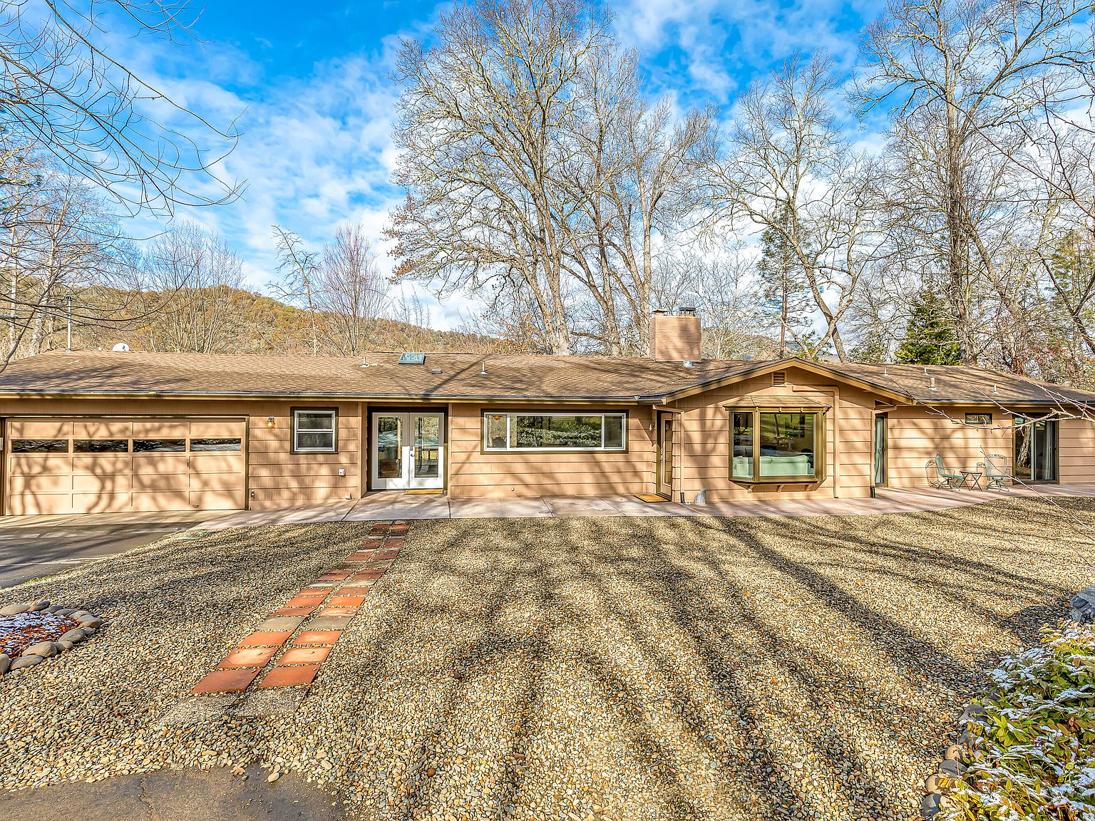 9115 John Day Dr, Gold Hill, OR 97525 Zillow