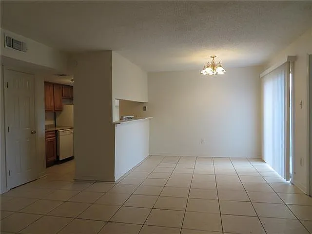 2 bed, 1.5 bath, 1200 sqft, $1,200 — Photo 4