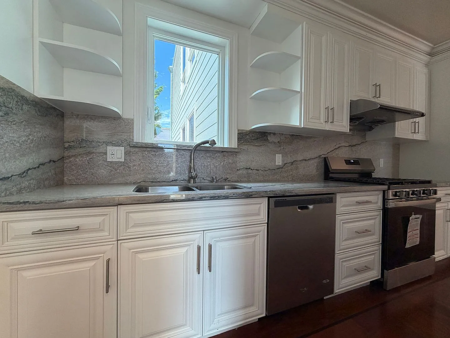 Bright & Spacious Home with Private Deck Near Dolores Park! — Photo 3