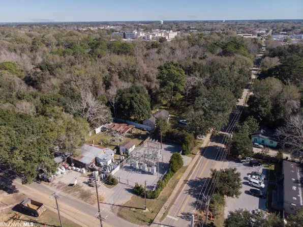 663 Nichols Ave #1, Fairhope, AL 36532