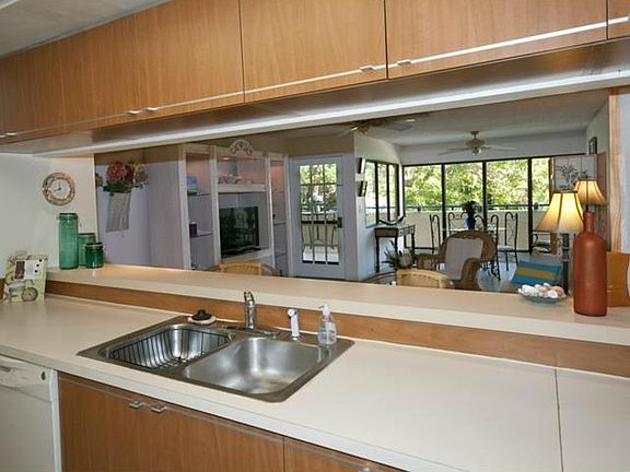 4th image of 835 S Osprey Ave APT 107