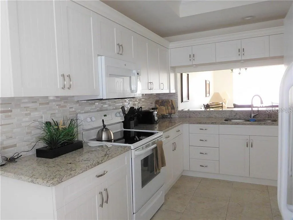 2 bed, 2.0 bath, 1238 sqft, $5,700 — Photo 2