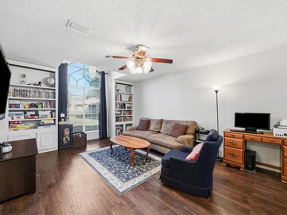 4th image of 2420 Morse Dr