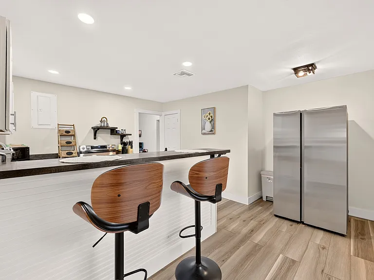 705 NW 64th Pl — Photo 35