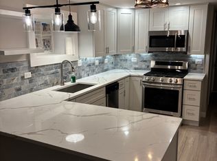 1715 W Balmoral Ave, Chicago, IL 60640