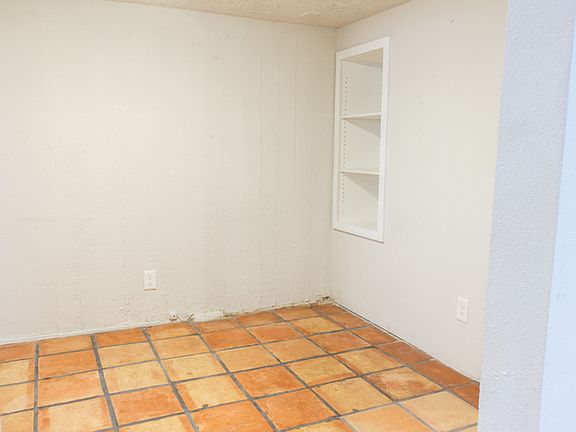 3rd image of 1714 Gold Ave SE #C