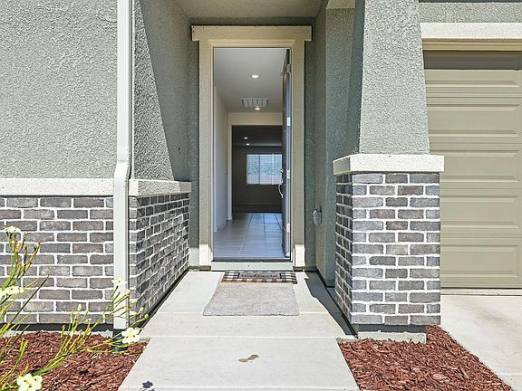 3rd image of 636 N Apricot Ave