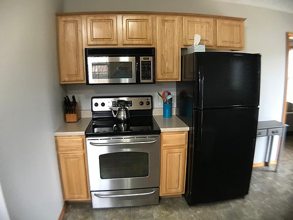 3rd image of 585 N Mayberry Ave
