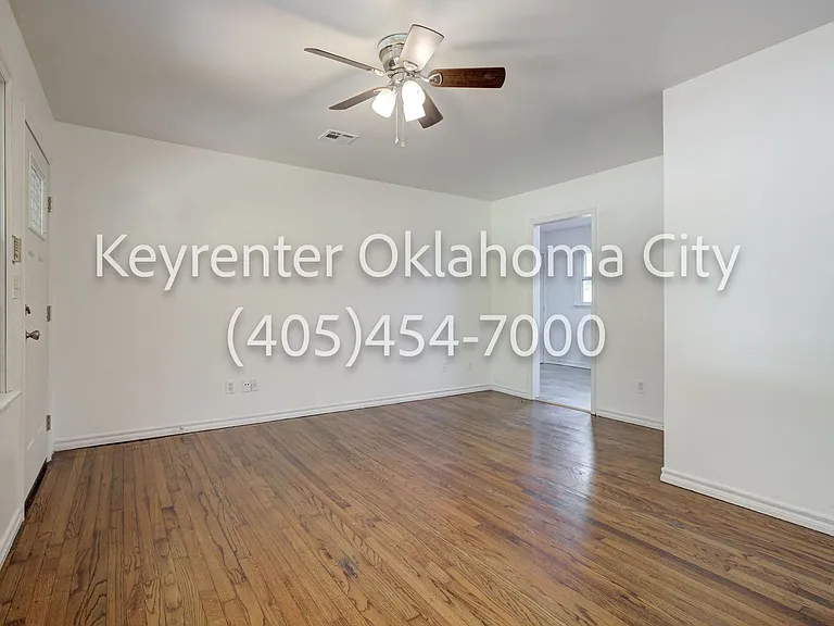1520 Rowena Ln — Photo 6
