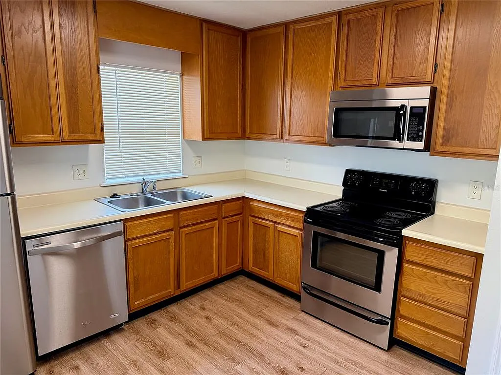 2 bed, 2.5 bath, 1365 sqft, $1,695 — Photo 4