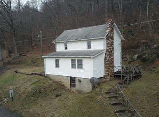 75305 McElhaney Rd, Freeport, OH 43973