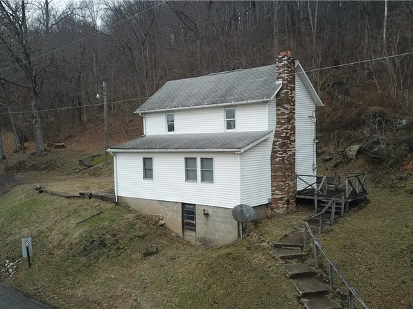 75305 McElhaney Rd, Freeport, OH 43973