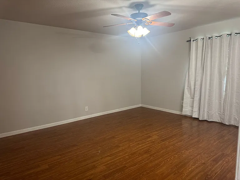 305 Wilson St — Photo 16