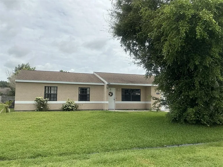 2719 SE Ibis Ave — Photo 1