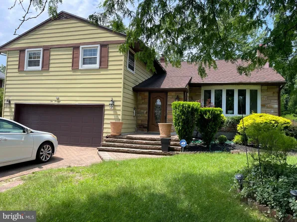 1014 Kingston Dr, Cherry Hill, NJ 08034