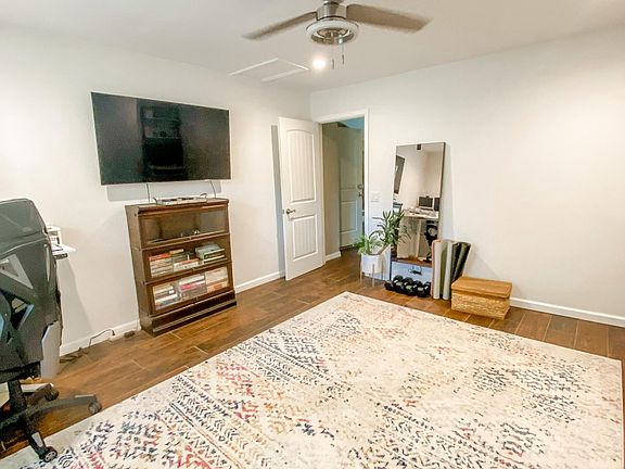 5th image of 25 Cora Cir
