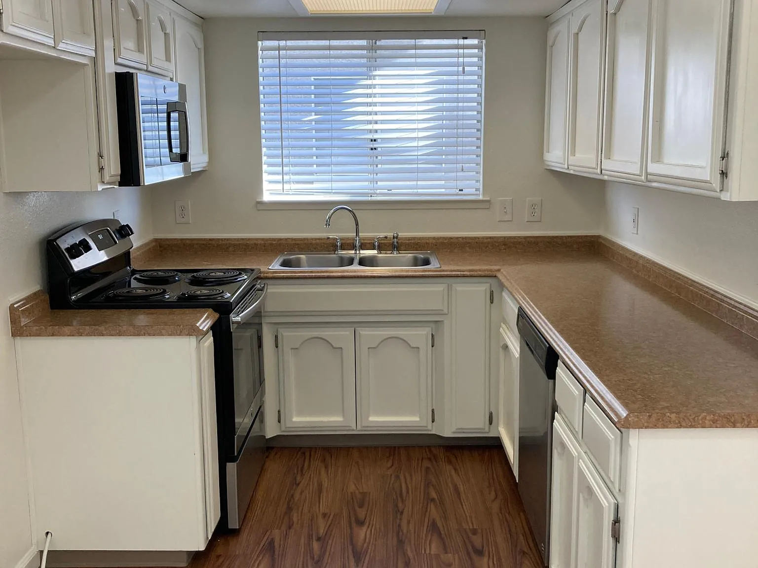 2 bed, 900 sqft, $2,175 — Photo 1