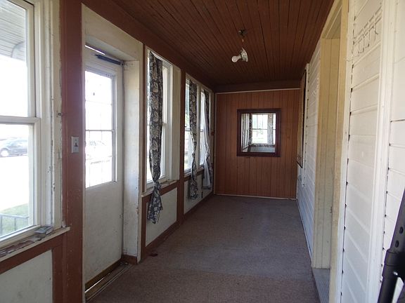 4th image of 805 N Duff St