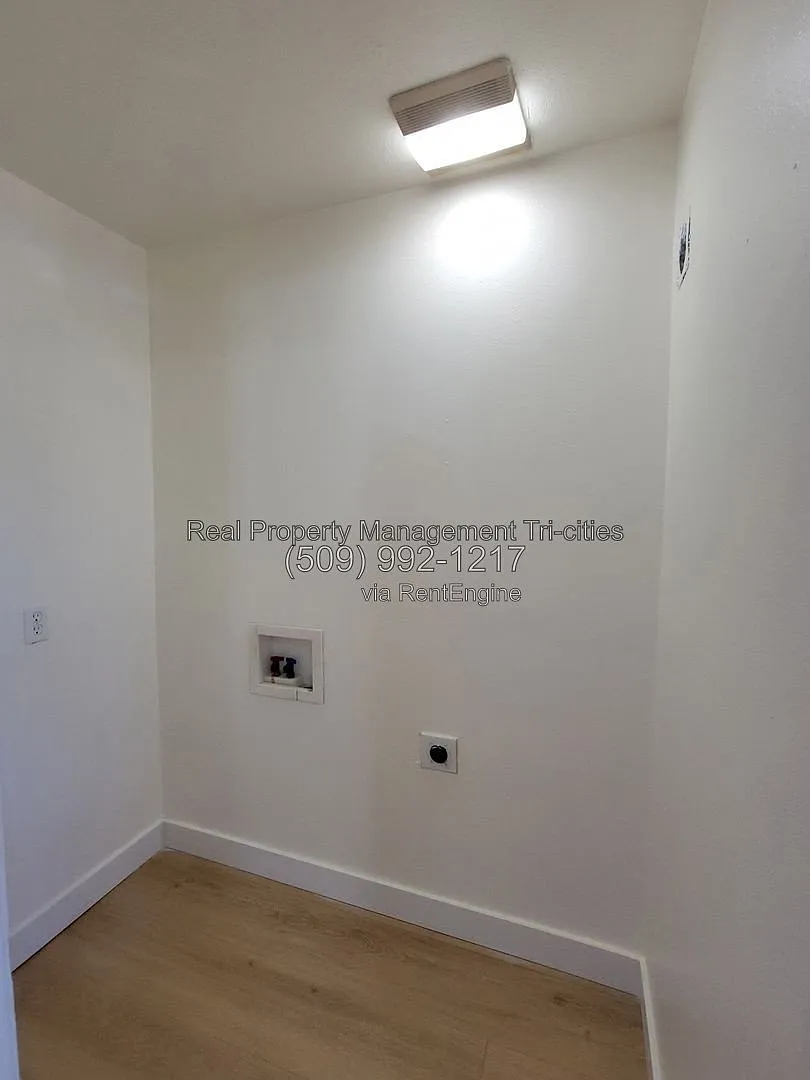 3 bed, 1.5 bath, 1100 sqft, $1,295 — Photo 4
