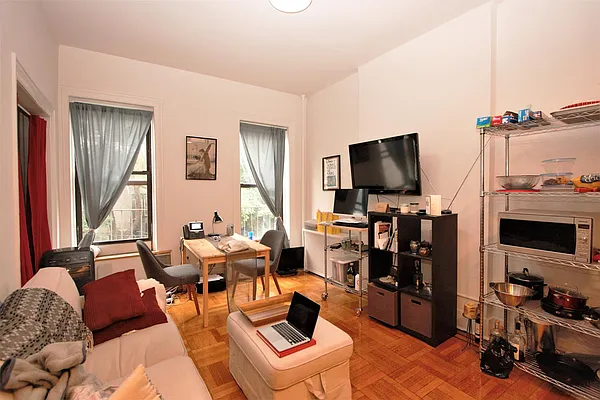 Rented by R New York | media 1