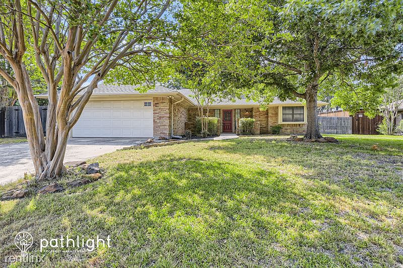 1st image of 10 Llano Dr