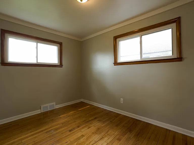 24535 Brittany Ave — Photo 7
