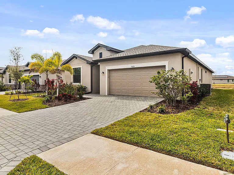 1505 Saddlewood Cir — Photo 1