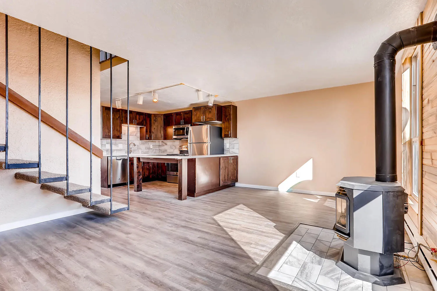 3 bed, 2.5 bath, 1160 sqft, $3,500 — Photo 2