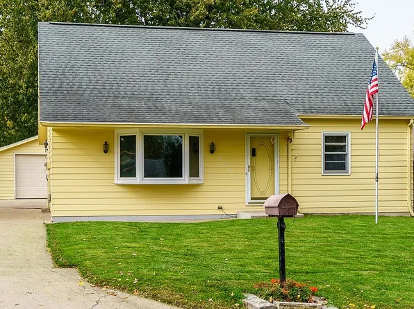 2616 Schaeffer Dr SW, Cedar Rapids, IA 52404