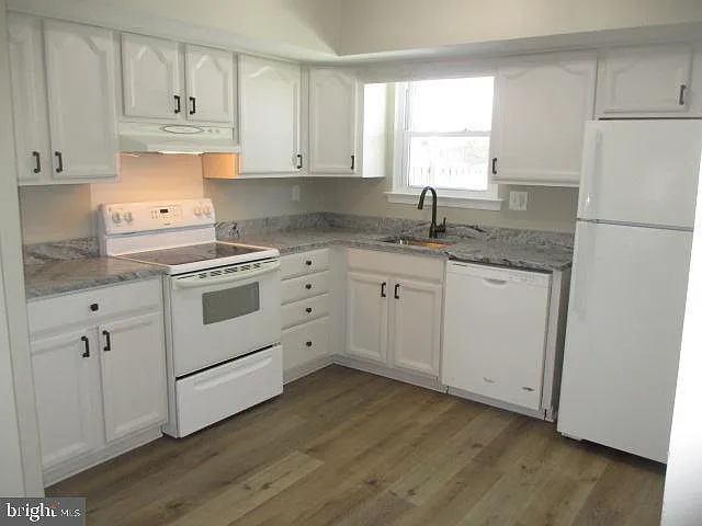 3 bed, 1228 sqft, $2,600 — Photo 2