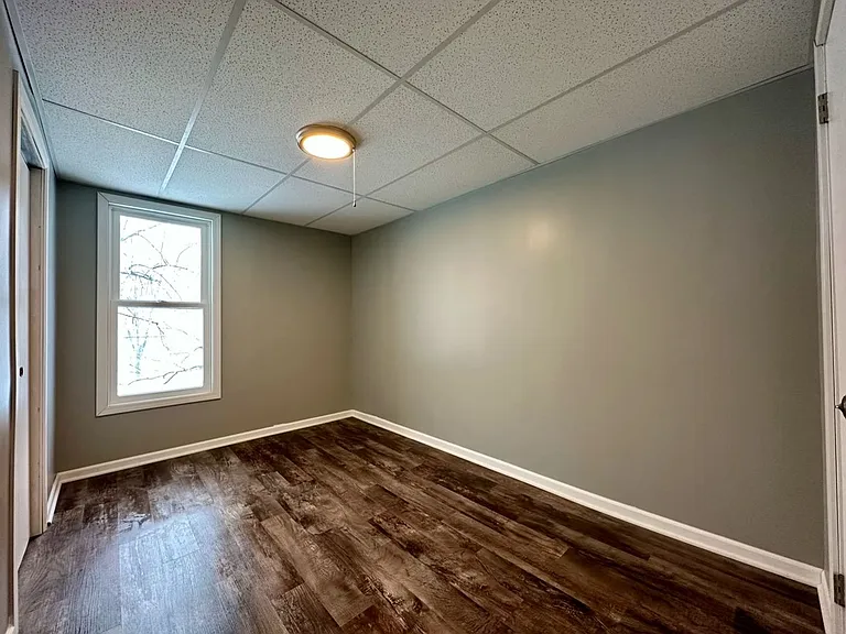 1009 Broadway Ave S — Photo 8