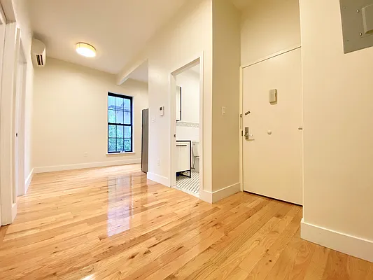 Rented by Zjama Realty Corp | media 1