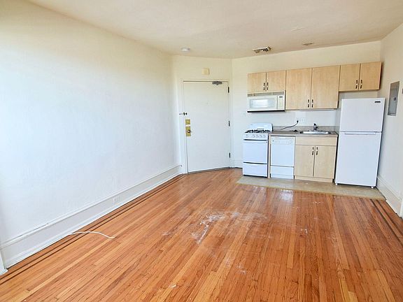 2nd image of 1530 Spruce St APT 925