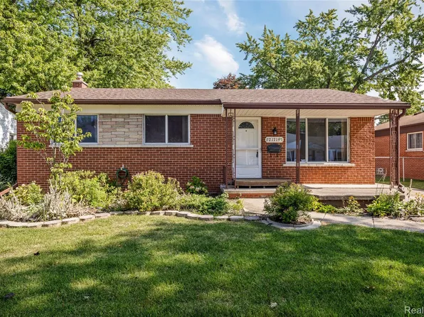 21719 Bon Brae St, Saint Clair Shores, MI 48081