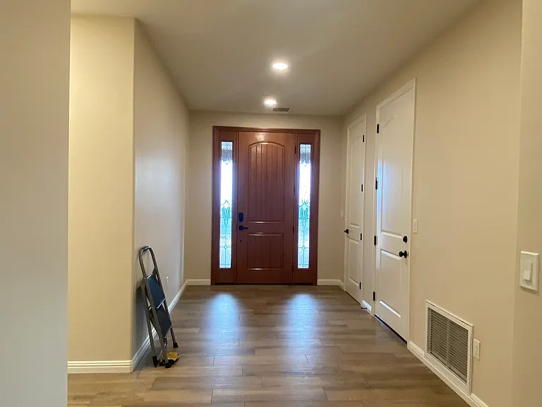 703 W Lee Blvd — Photo 8