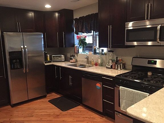 4th image of 2100 W Superior St #1