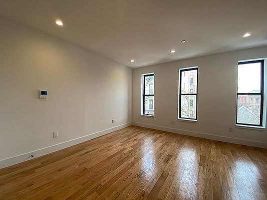 4th image of 147 W 130th St #3B
